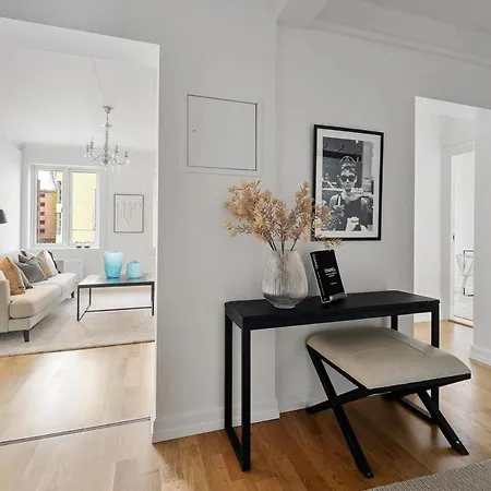 Spacious 5-bedroom In The Middle Of Majorstua أوسلو